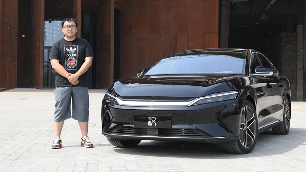 奔驰E内饰3.9s破百 静态体验比亚迪汉EV